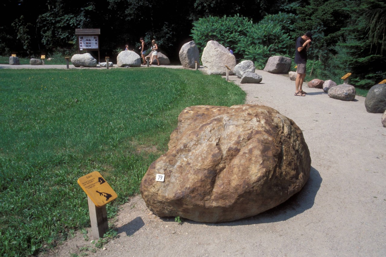 Der Usedomer Gesteinsgarten lockt schon lange Gäste an. Dieses Bild stammt von 2003. 