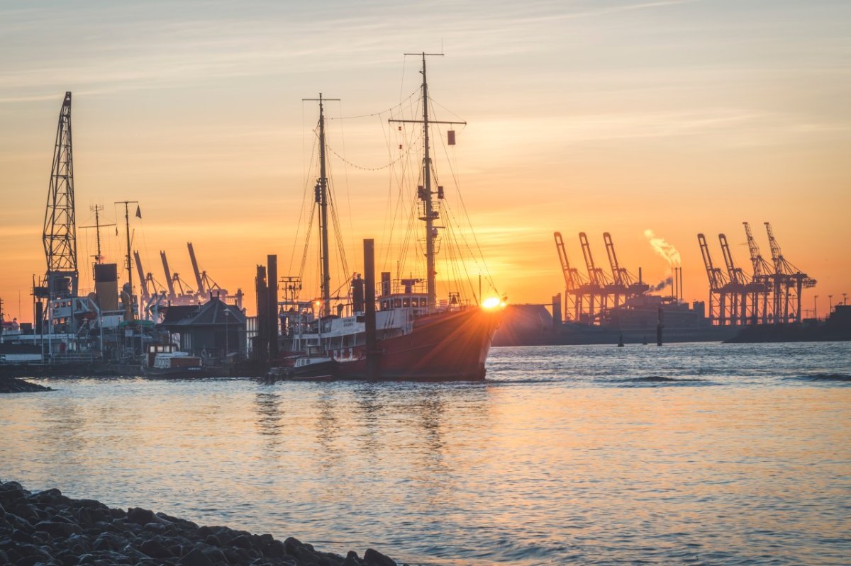 Wetter in Hamburg Sonne Hafen.jpg