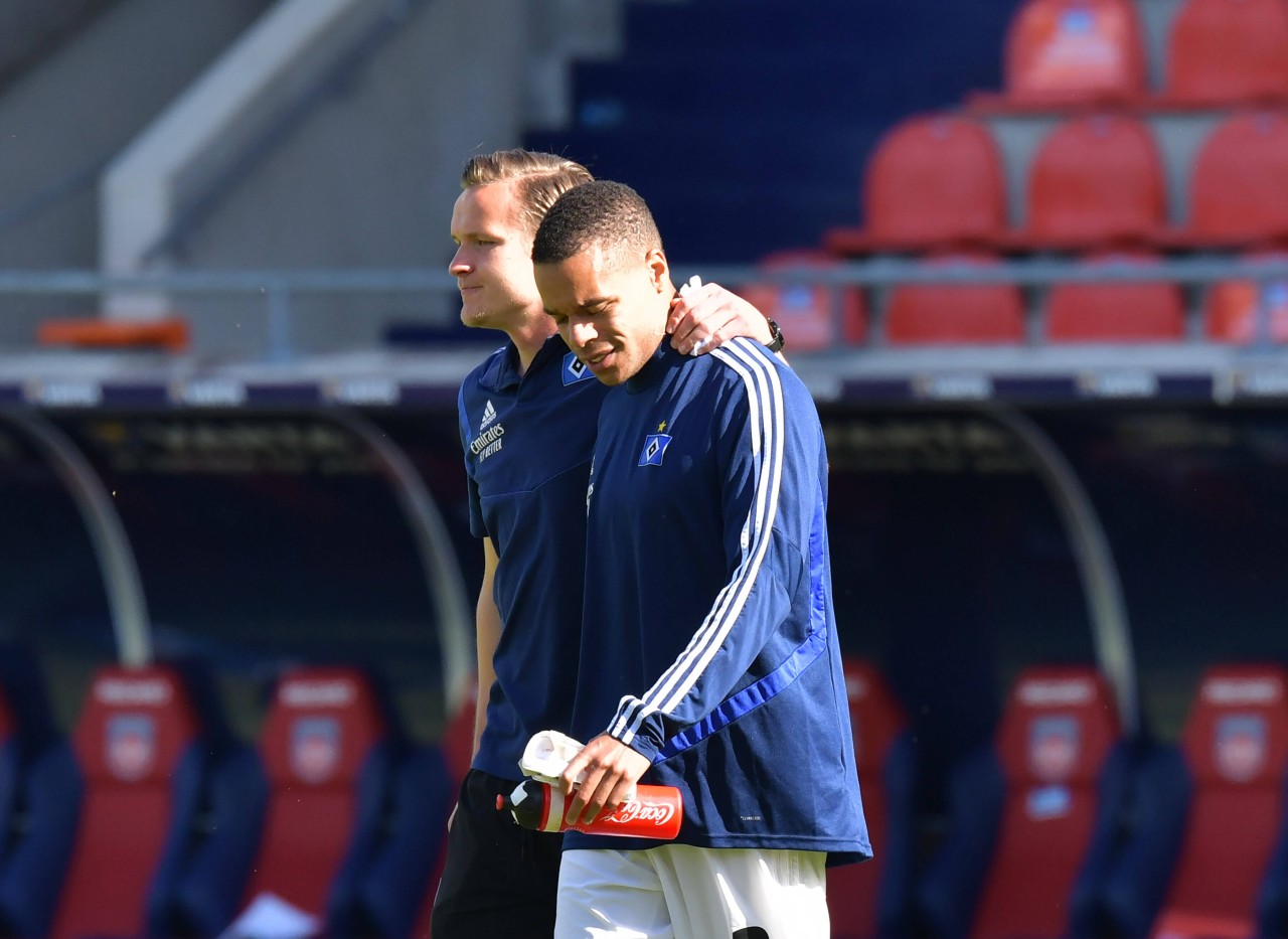 Der Hamburger SV hat mit Tom Mickels (l.) verlängert. Prompt hat sich der Keeper verletzt.