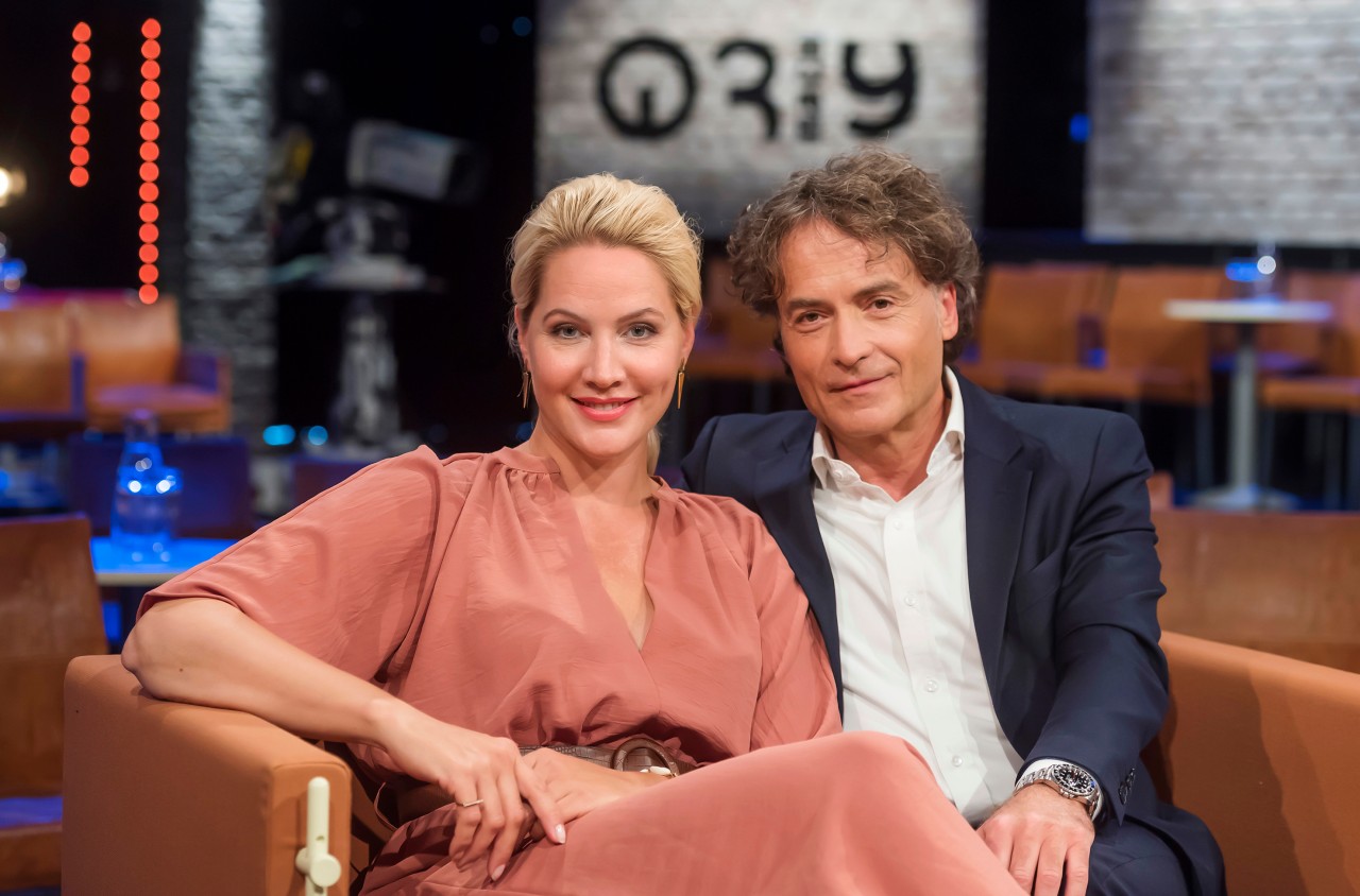 Judith Rakers und Giovanni di Lorenzo begrüßen am Freitag weitere Gäste in ihrer Talk Show „3nach9”.