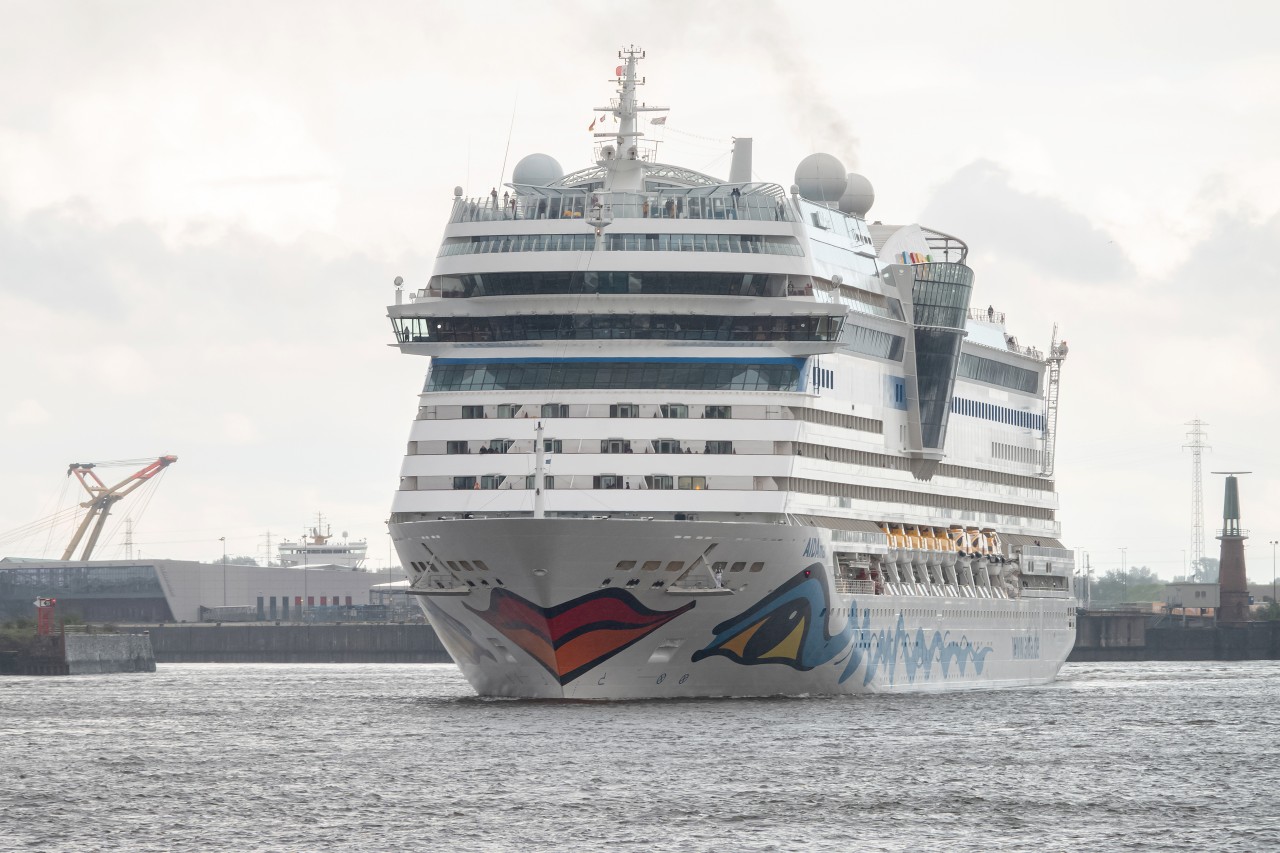 Die „Aida Mar“ im Hafen von Hamburg.