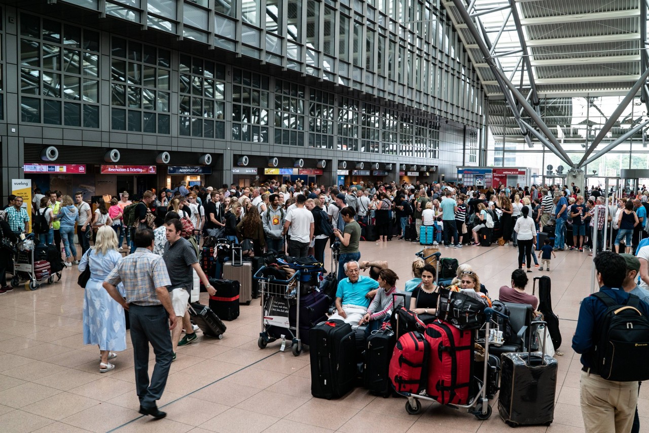 Hier soll besonders viel los sein: Am Flughafen in Hamburg.