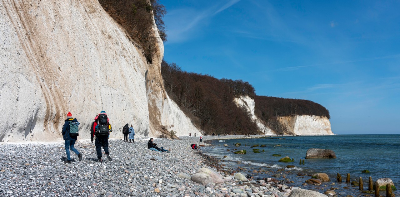 Nach einem schweren Unfall an den Kreidefelsen auf Rügen entbrennt eine heftige Debatte. (Archivbild)