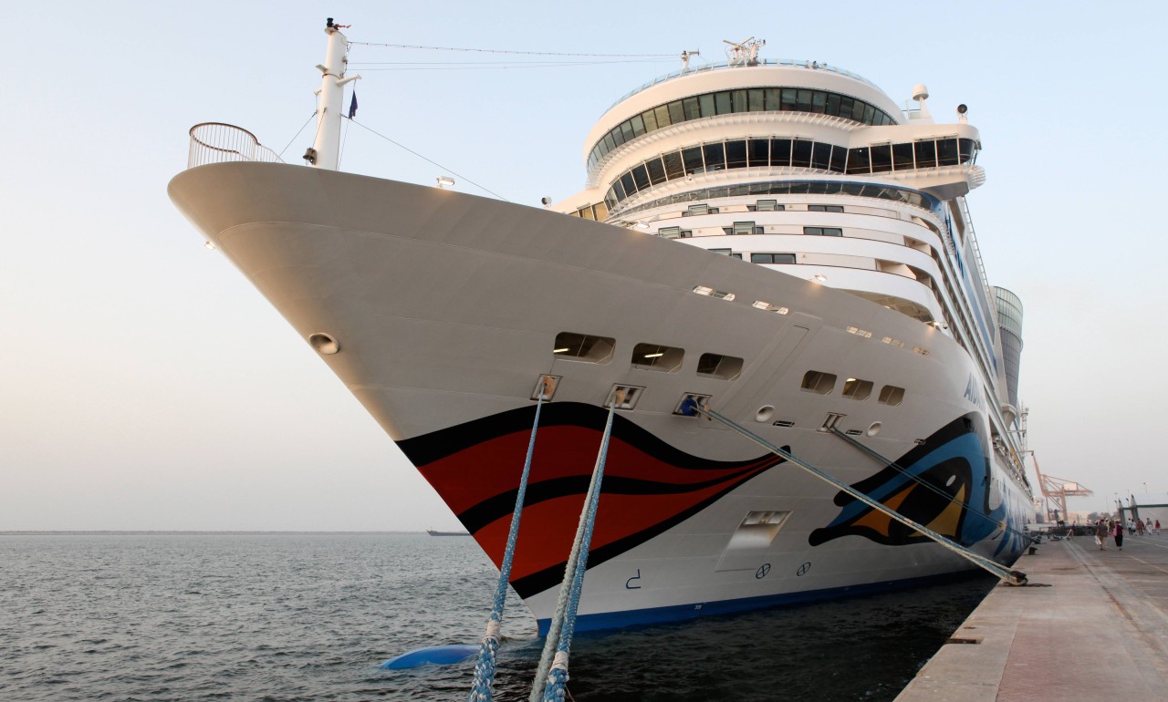 Ein Aida Schiff am Anleger.