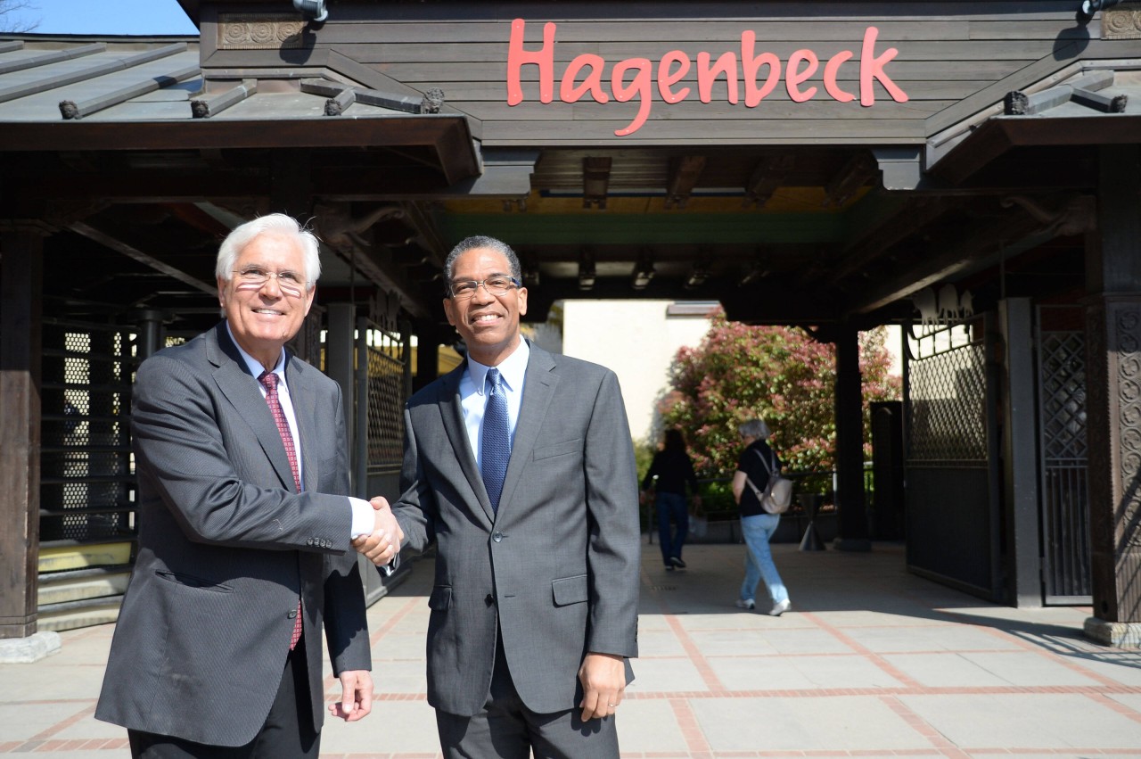 Dr. Dirk Albrecht (links) ist seit 2020 Geschäftsführer vom Tierpark Hagenbeck in Hamburg. 