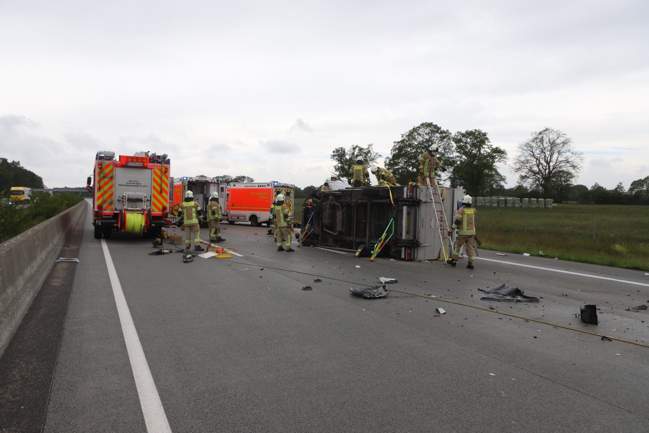 Auf der A7 in Richtung Hamburg ereignete sich ein schwerer Unfall. 