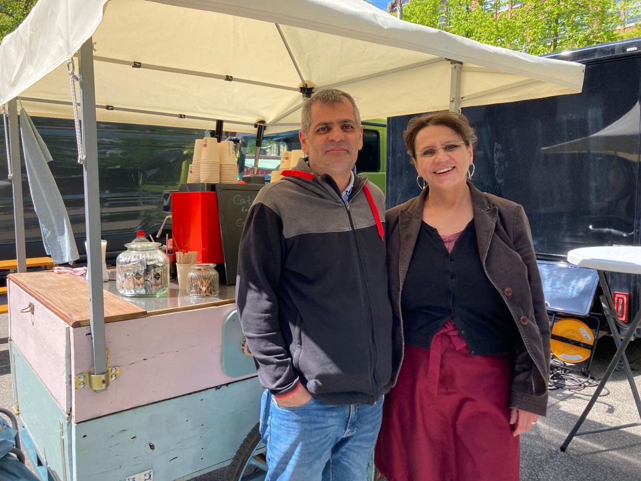 Gemeinsam stehen Sandra Christoph und ihr Mann seit fünf Wochen auf verschiedenen Märkten in Hamburg. 