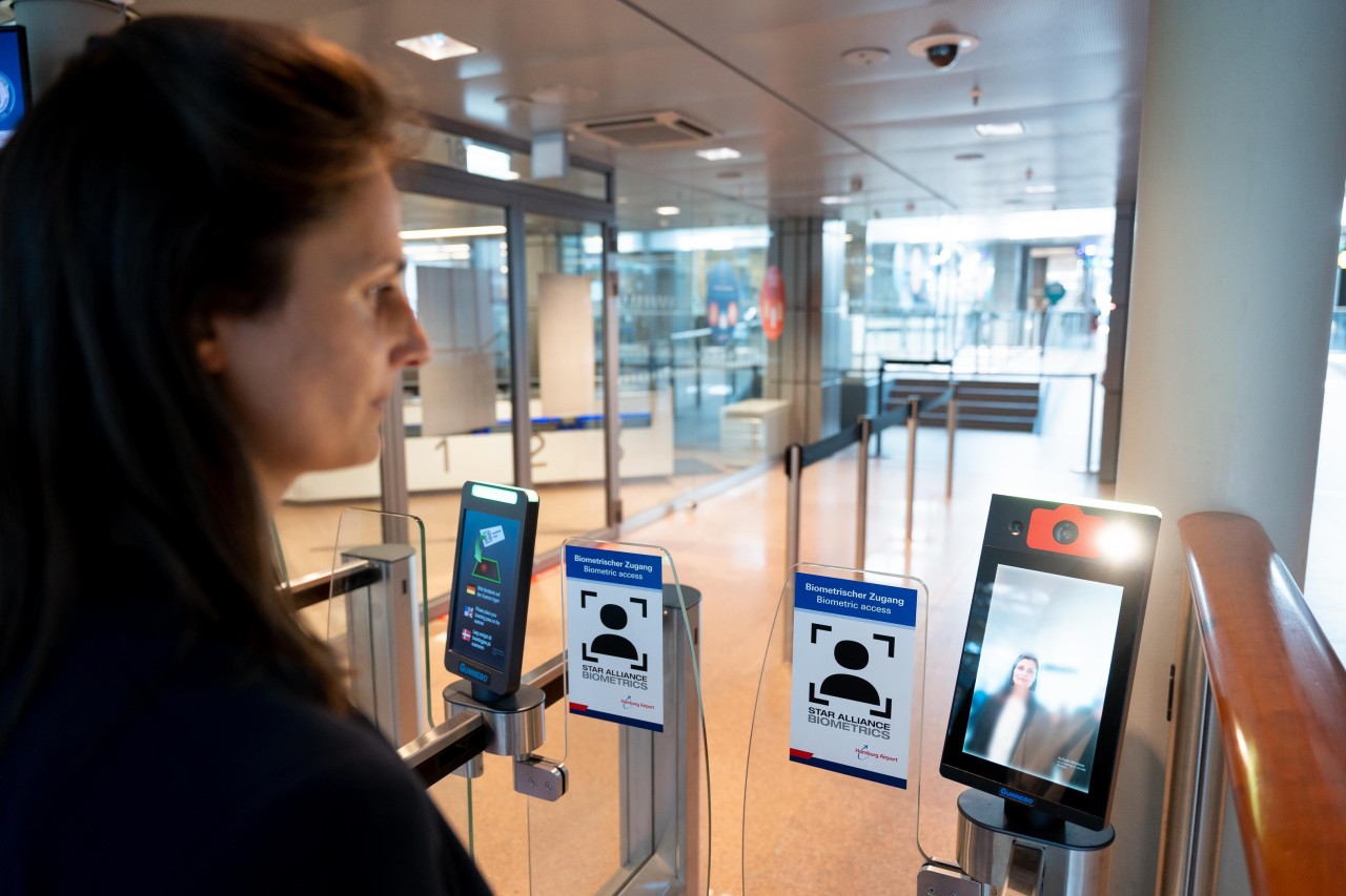 Mit einem Blick durchs Gate – am Flughafen Hamburg soll die Zukunft gemacht werden. 