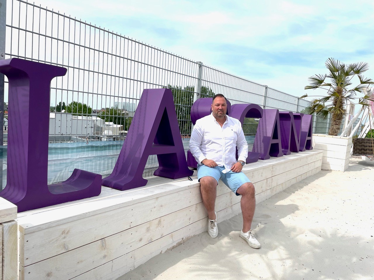 Daniel van Cleef hat seinen Beach Club auf dem Parkdeck des Einkaufszentrums „Hamburger Meile“ in „Lascana“ geändert.