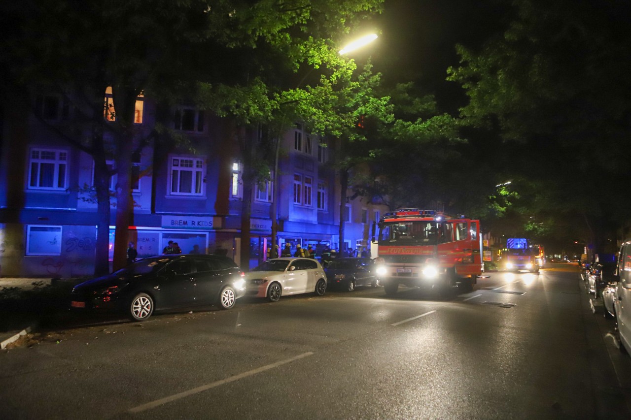 In Hamburg-Harburg kam es in der Nacht auf Sonntag zu einem Feuer in einem Mehrfamilienhaus.