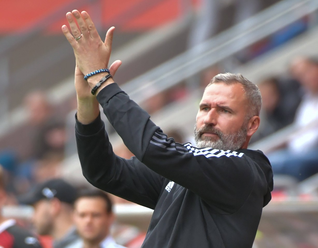 Beim Hamburger SV haut Tim Walter auf den Tisch.