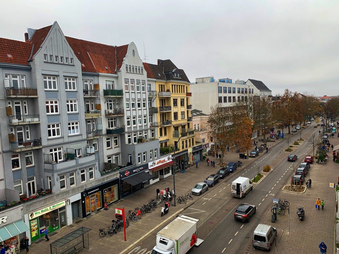 Blick vom Dach des Karstadt-Gebäudes auf die Osterstraße.