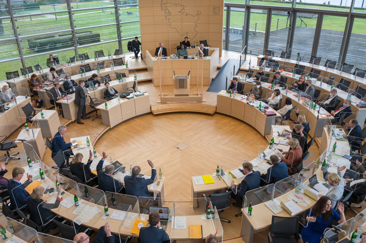 Landtagswahl Schleswig-Holstein: Blick in das Plenum im Landtag in Kiel.
