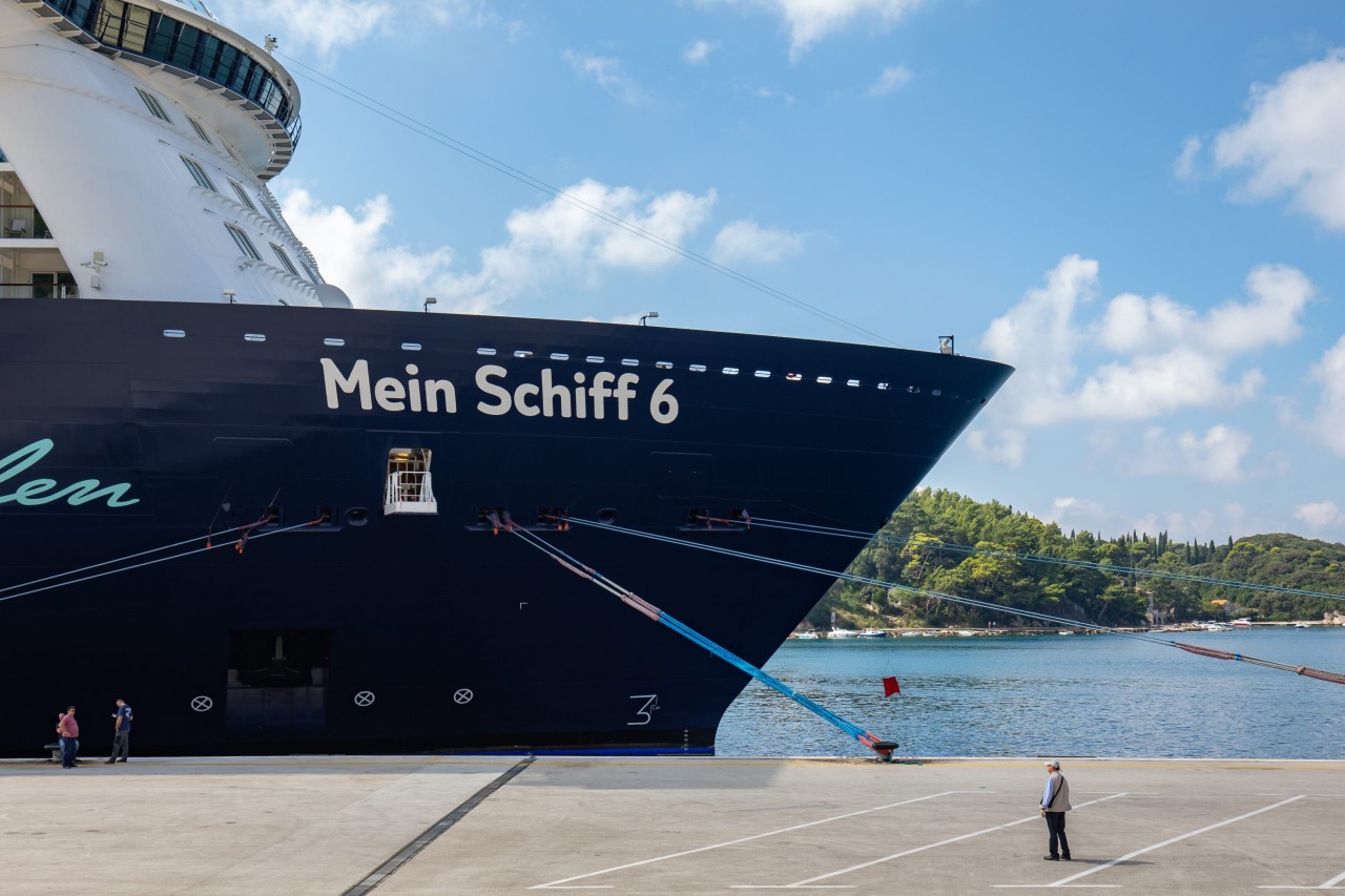 Wird mit zahlreichen Neuerungen wieder zu Wasser gelassen: Die „Mein Schiff 6“. (Archivbild)