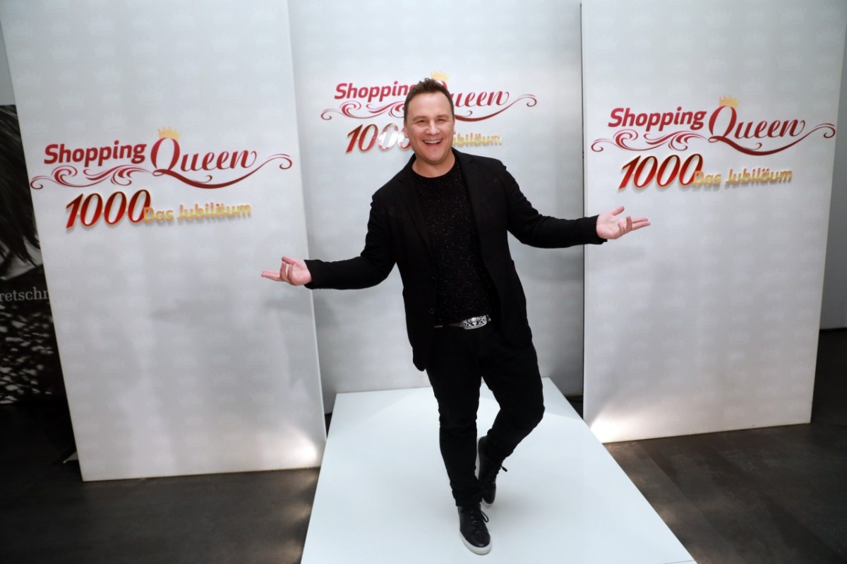 Guido Maria Kretschmer begeistert in „Shopping Queen“ bereits seit Jahren viele Menschen., Darf hier bald ein Hund neben einer frisch-gekrönten „Shopping Queen“ in Hamburg glänzen?