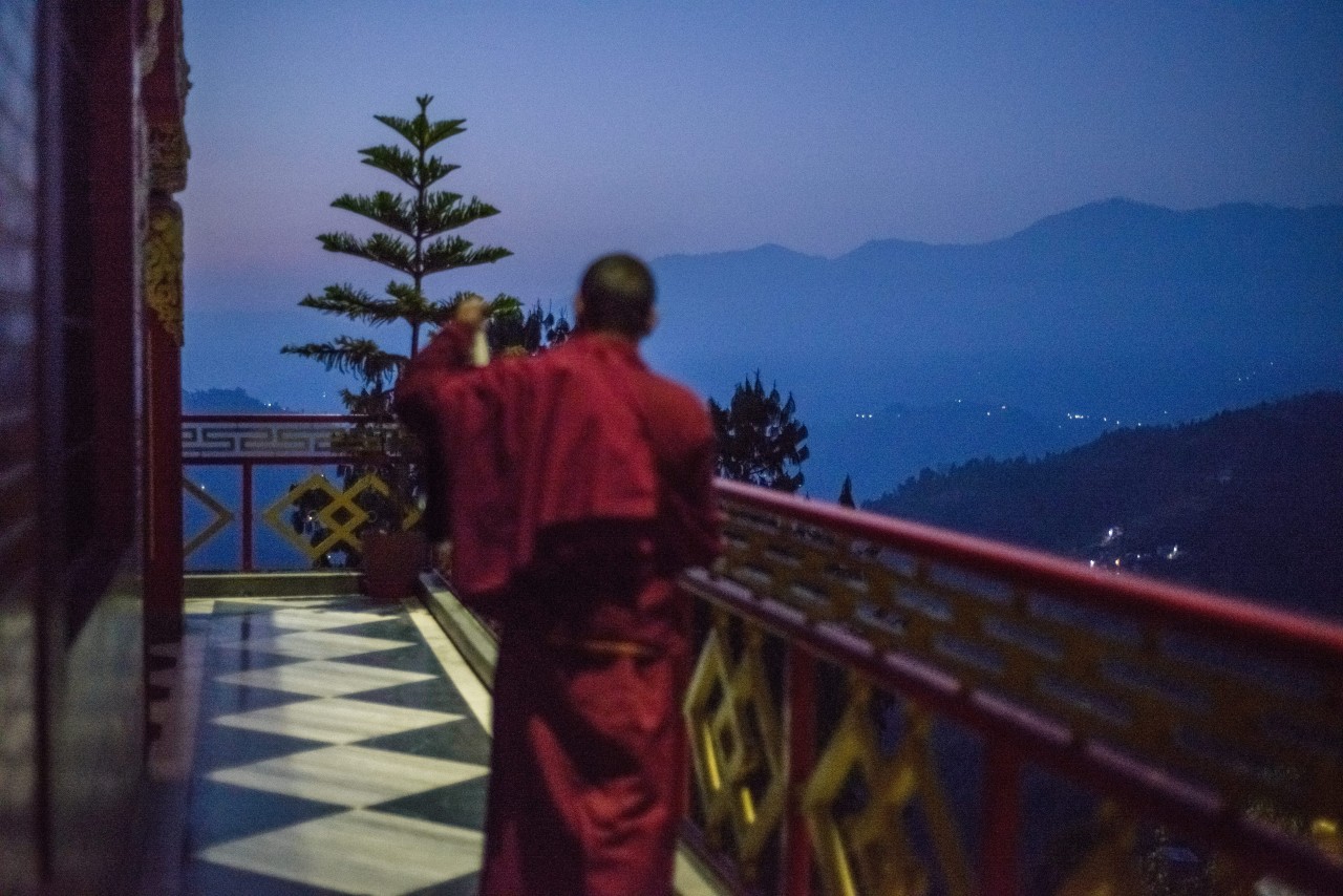 Ein Mönch ruft in Nepal mit einem Gong zum Morgengebet. Auf Sylt sollte er für Ruhe sorgen. (Symbolbild)