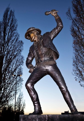 Von Udo Lindenberg gibt es sogar eine Bronzeskulptur. Sie steht in seiner Geburtsstadt Gronau.