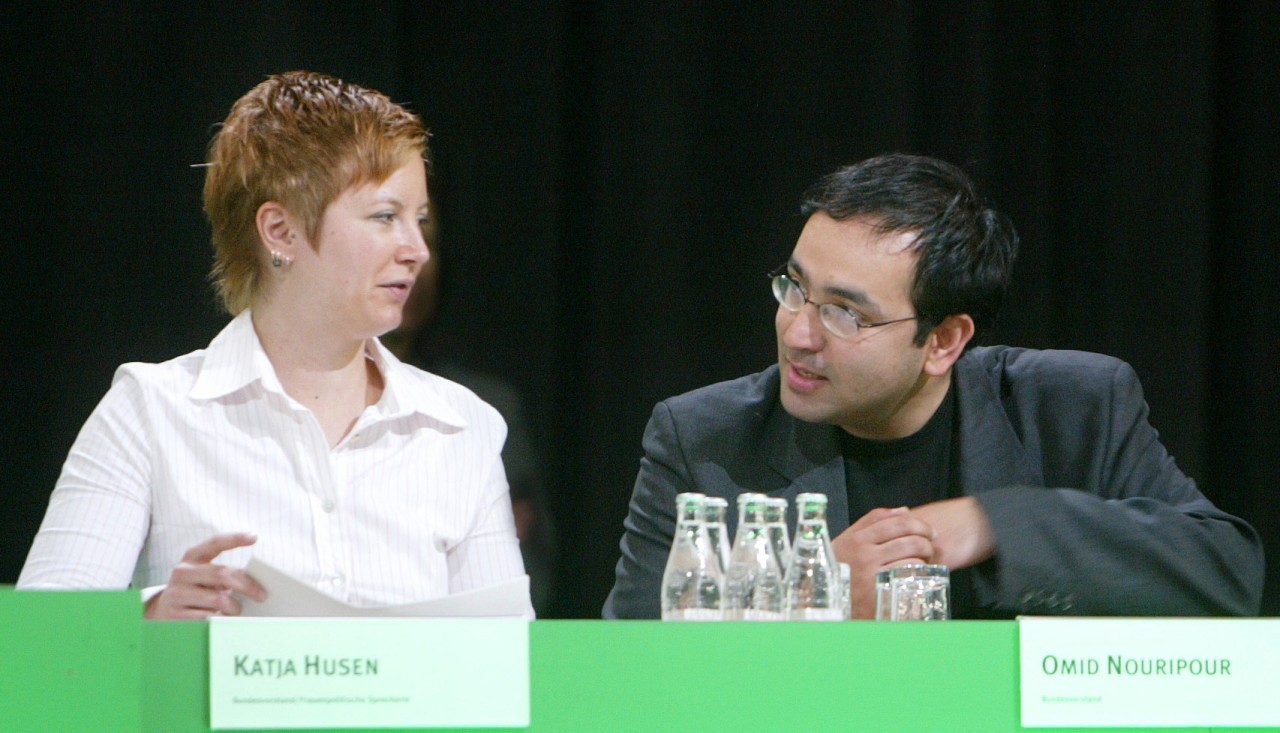 Katja Husen und Omid Nouripour bei eintem Parteitag der Grünen im Jahr 2005.