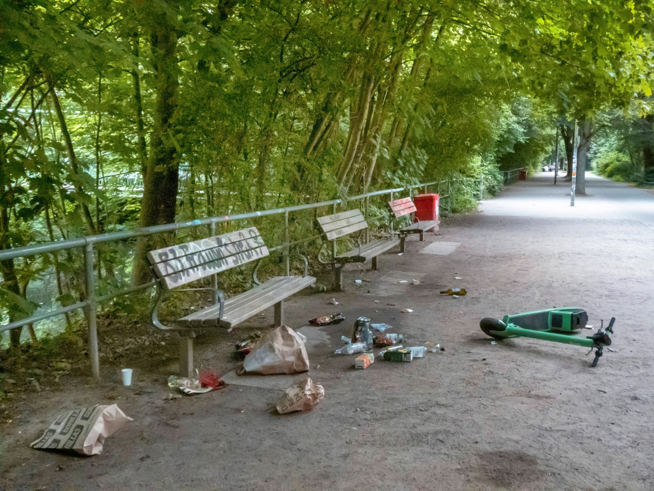 In Hamburg sammelt sich viel Müll an, wo Menschen sich aufhalten...
