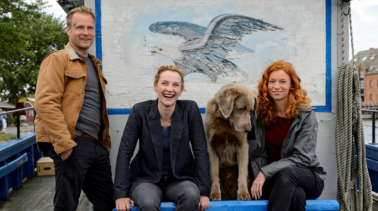 „Nord bei Nordwest“: Hinnerk Schönemann, Jana Klinge, Hund Holly und Marleen Lohse.
