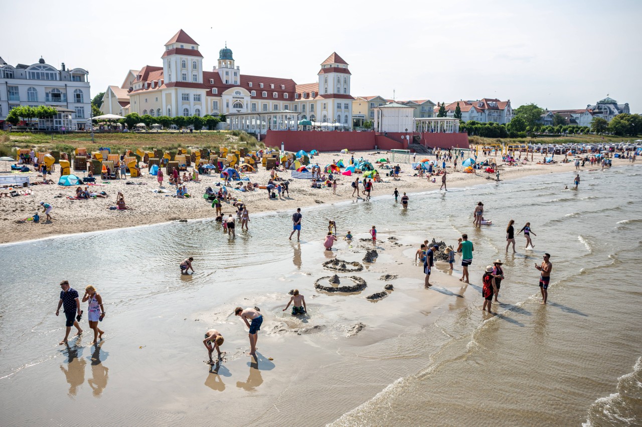 Badegäste an Nord- und Ostsee müssen momentan besonders vorsichtig sein, denn es gibt ein verheerendes Problem.