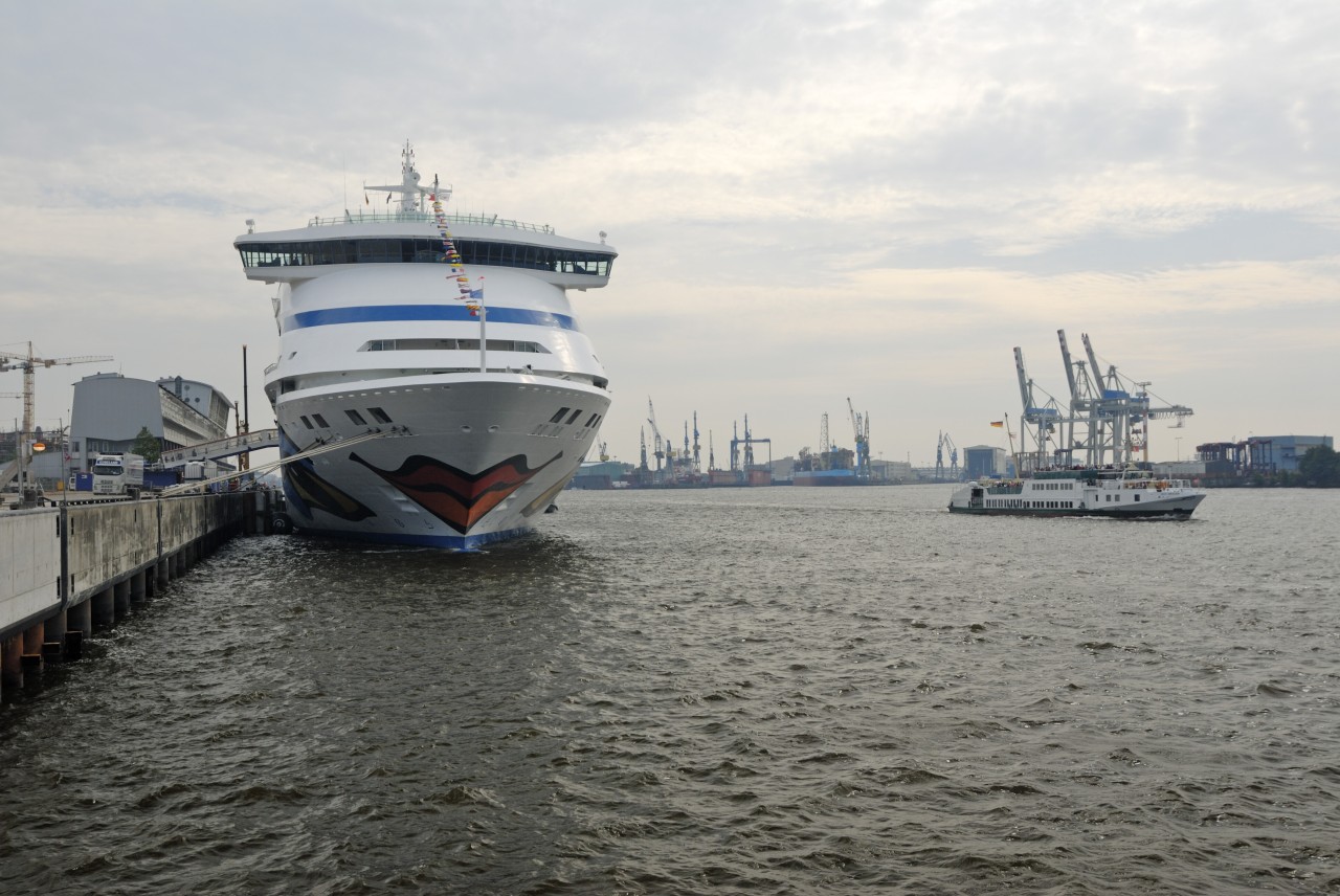 Die „Aida Aura“ im Hafen von Hamburg.