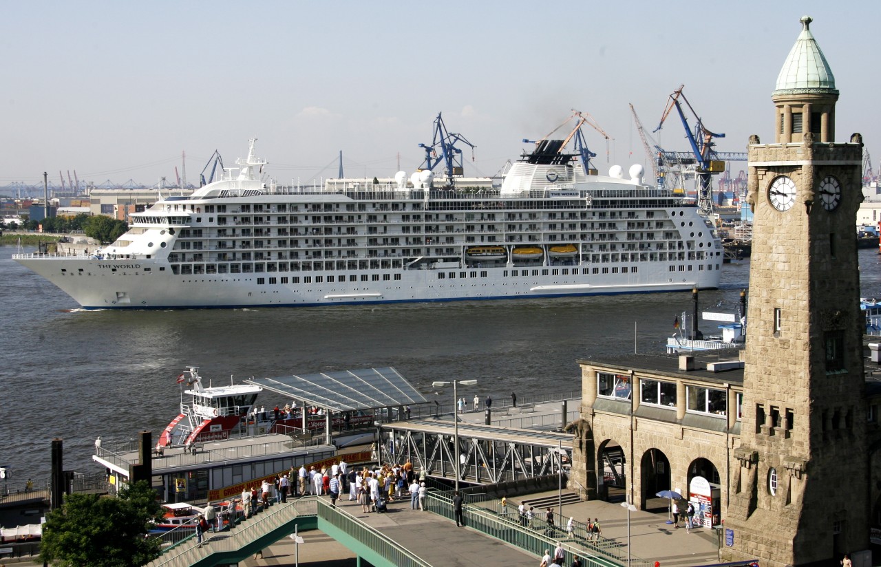 Krass: Das Passergierschiff „The World“ in Hamburg. (Archivbild) 