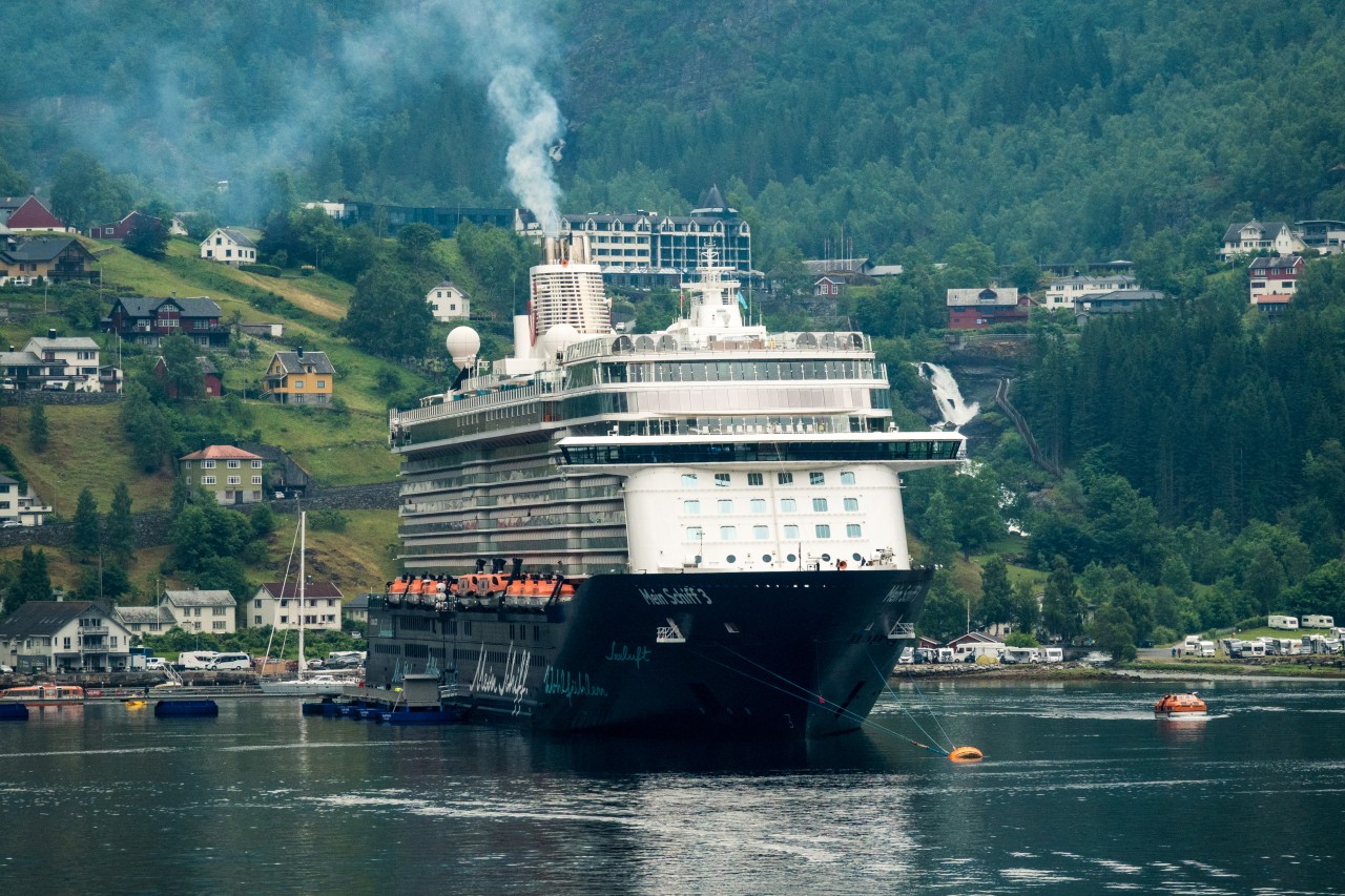 „Mein Schiff 3“ im Geirangerfjord in Norwegen.