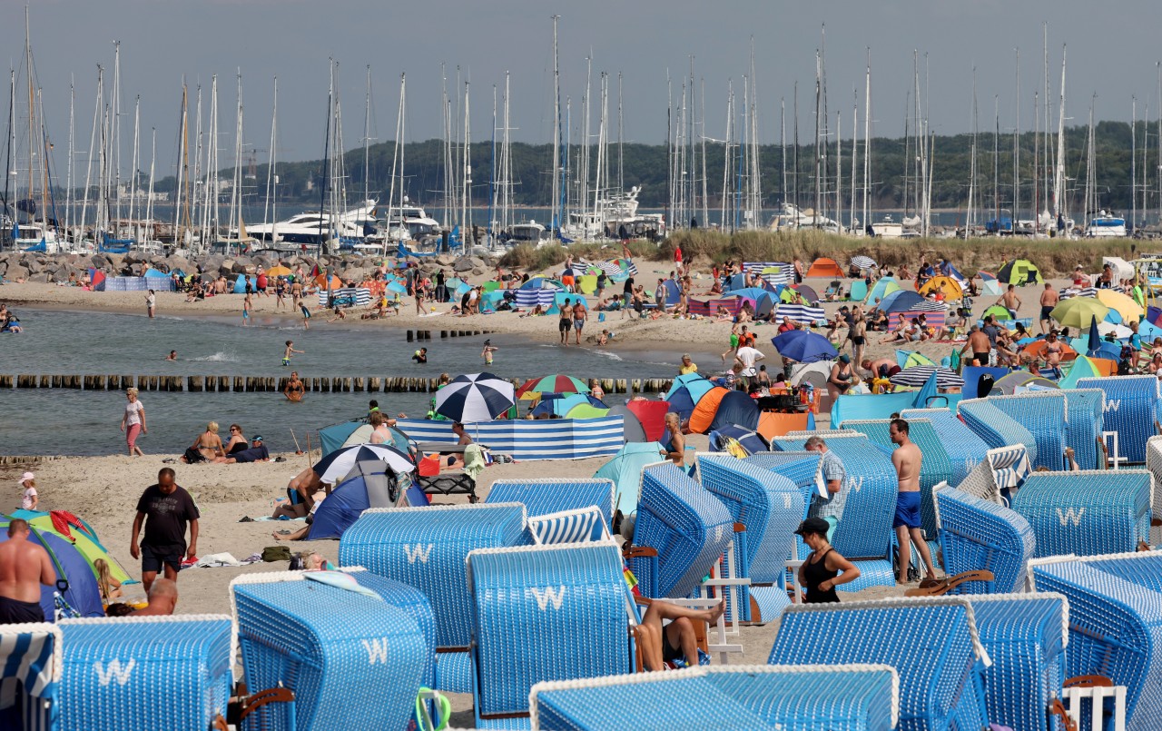 In einigen Feriengebieten an der Ostsee warten aktuell starke Rabatte auf Urlauber (Symbolbild).