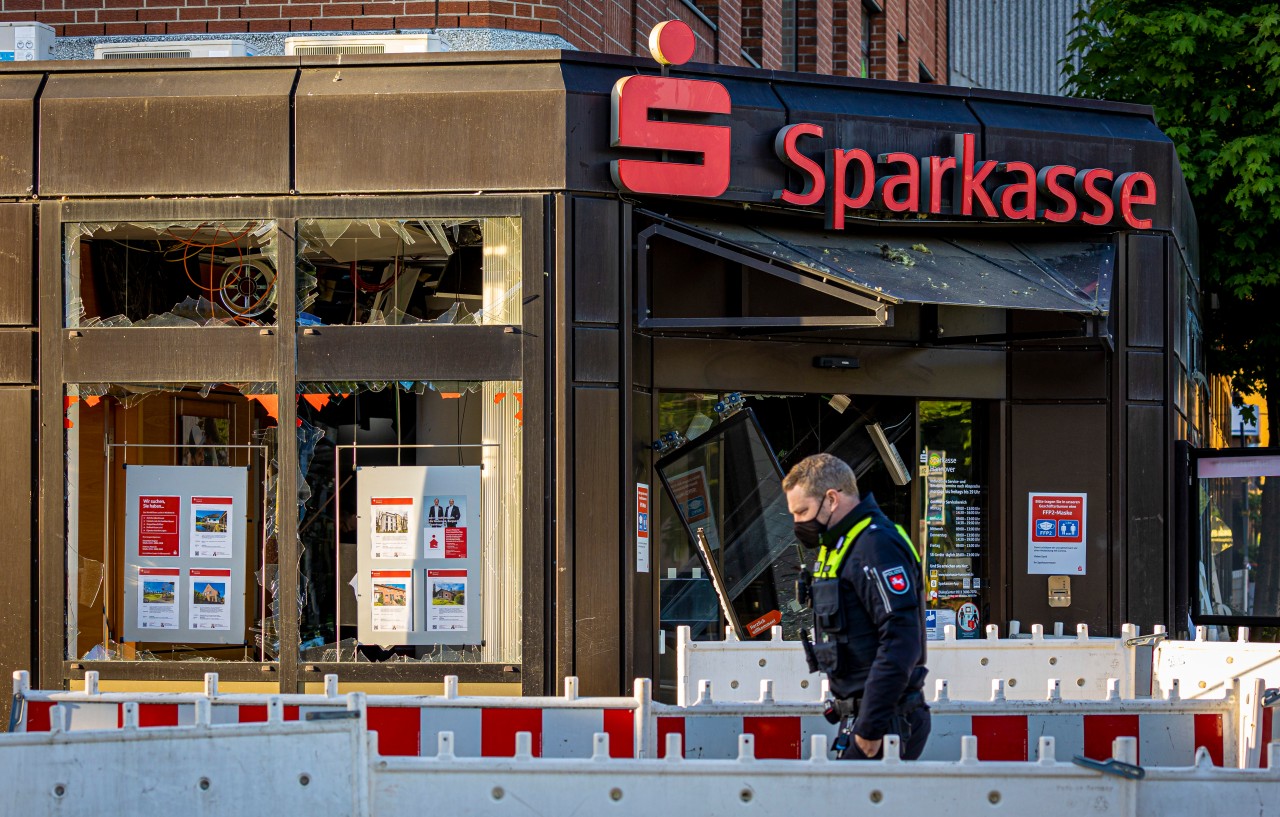 Immer mehr Kunden der Sparkasse in Rostock fallen auf eine üble Betrugsmasche rein.
