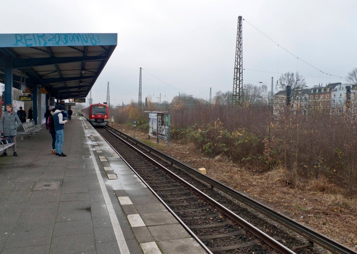 S-Bahnhof Diebsteich in Hamburg.jpg