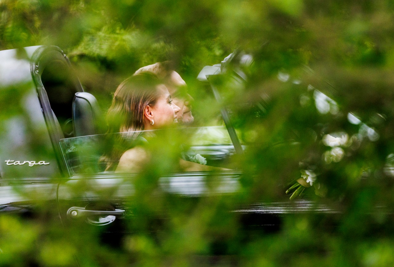 Sylt: Das Paar rauschte im Porsche davon. Sylt: Das Paar rauschte im Porsche davon.