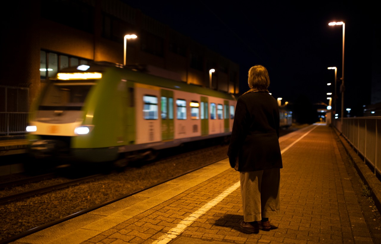 Reisende, die Samstagnacht im Zug auf Usedom unterwegs waren, müssen wohl einen Schock erlebt haben. 