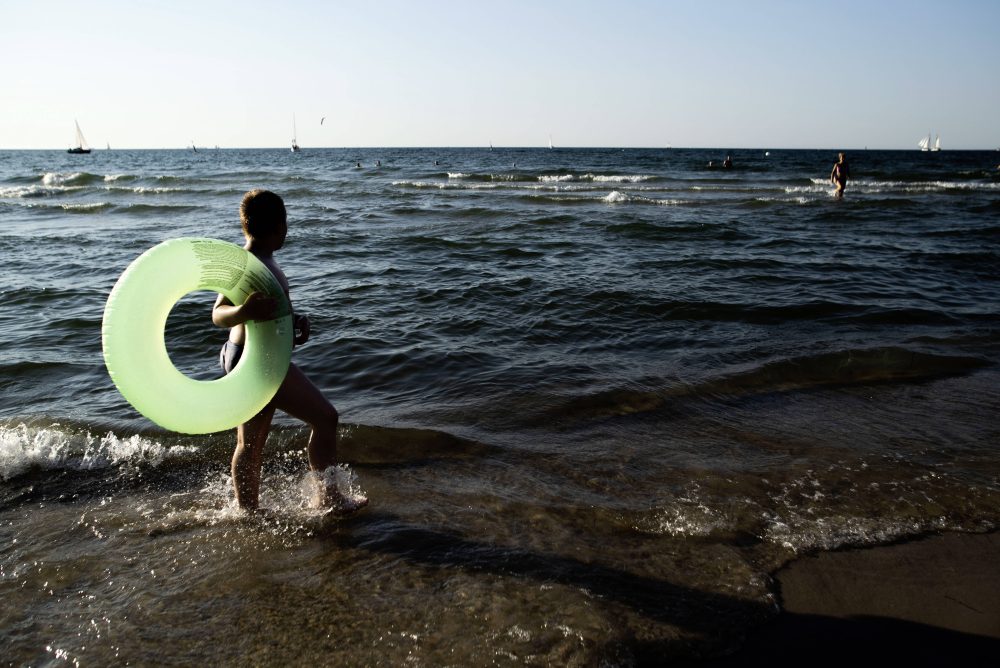 Badegäste an der Ostsee