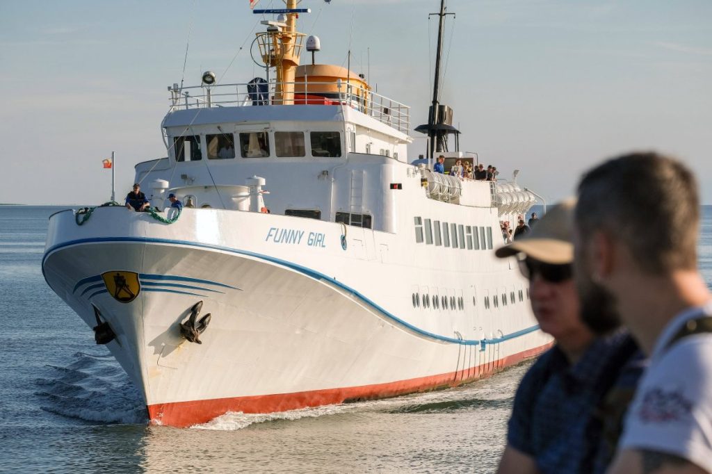 Ein Fahrgastschiff im Hafen von Büsum (Symbolbild)