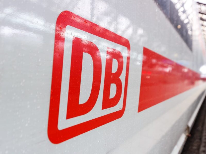 Die Deutsche Bahn und das Land Niedersachsen können sich bei einer Frage nicht einigen. (Symbolbild)