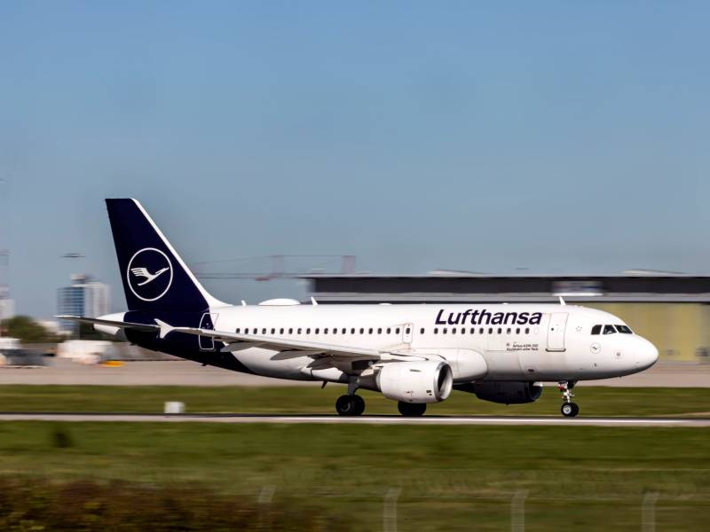 Eine Maschine der Lufthansa vor dem Abflug.