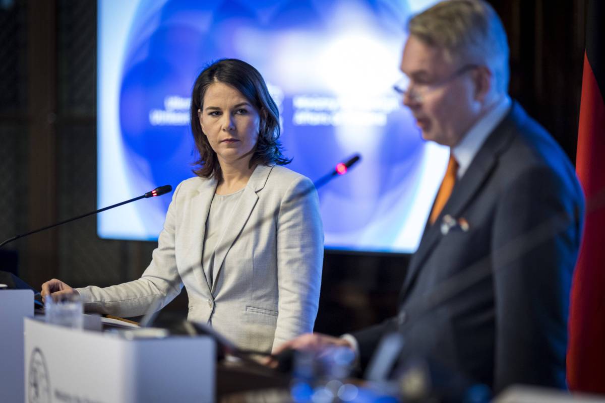Bei ihrem Besuch in Finnland und Schweden pocht Annalena Baerbock auf eine rasche Umsetzung des Nato-Beitritts. Ein Tweet sorgt dabei fÃ¼r Aufsehen.