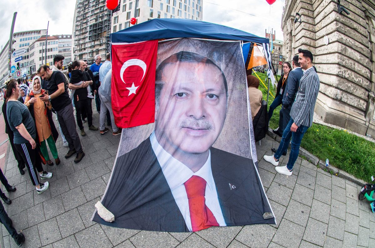 Es sind nur noch wenige Tage bis zur Wahl in der Türkei. In Deutschland sind die Wahllokale bereits geschlossen. Warum stimmen viele für Erdogan?