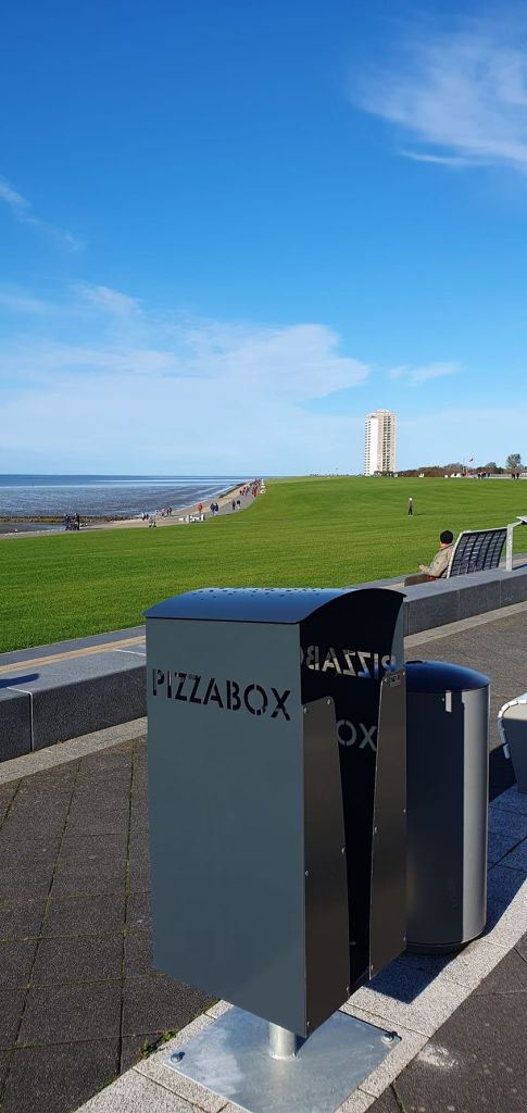Die neuen Mülleimer an der Nordsee-Küste spalten die Meinungen. Bild: André Thede