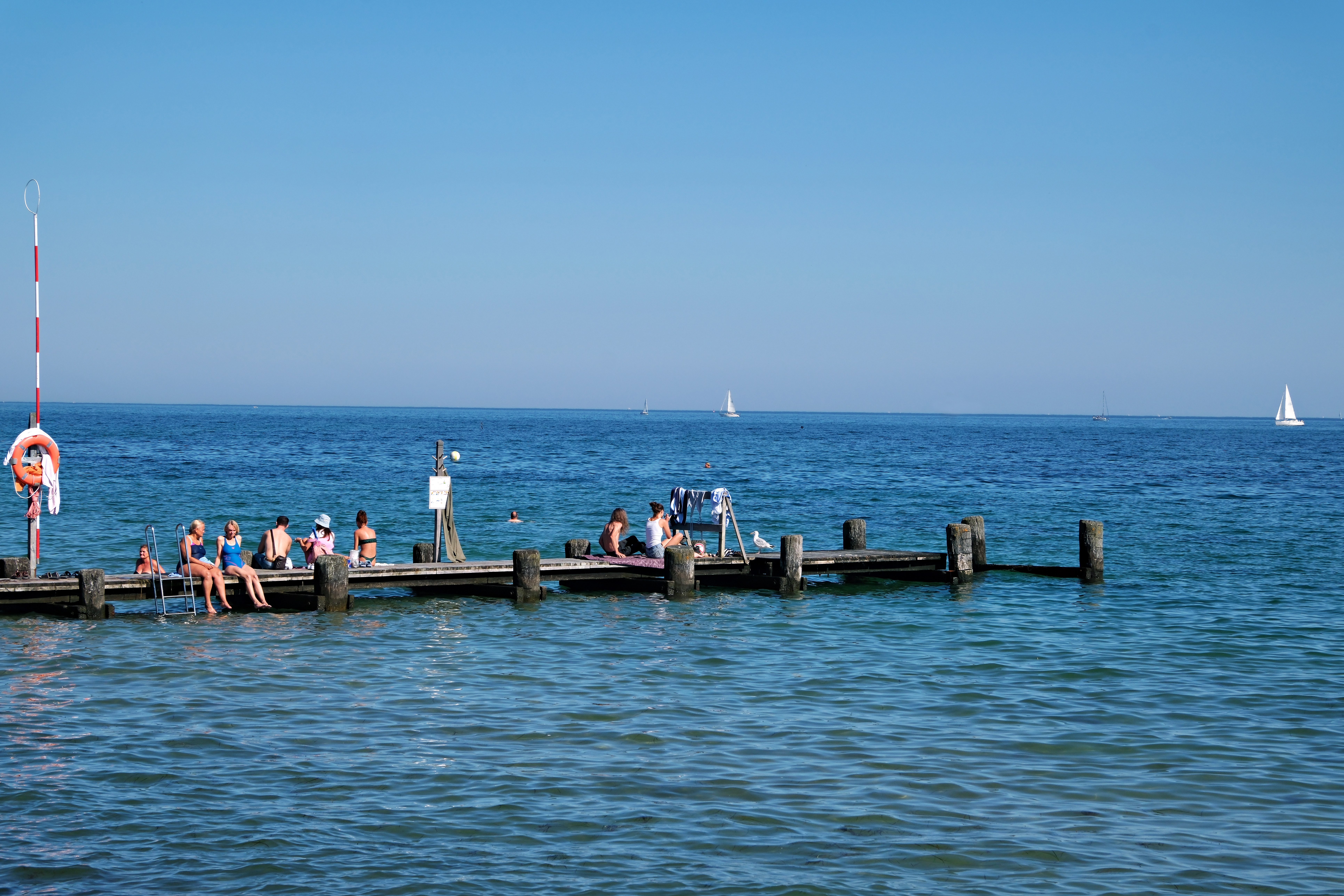 Ostsee-Trauriger-Anblick-am-Strand-Abbau-rei-t-Urlaubern-das-Herz-heraus