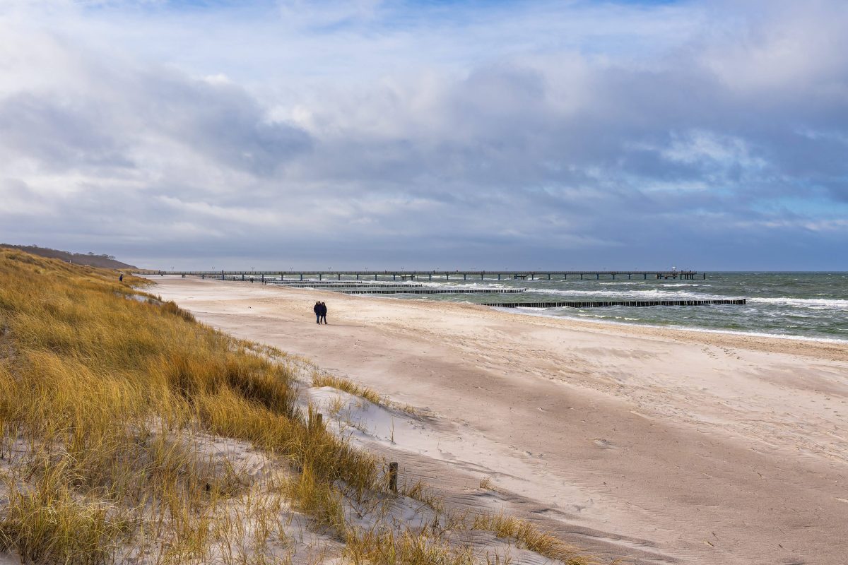 Der Strand an der Küste der Ostsee in Graal Müritz.