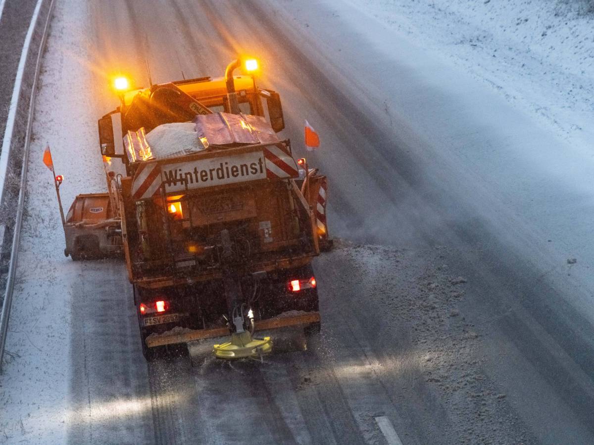 Hamburg und der Norden versinken im Schnee – Chaos fordert Menschenleben