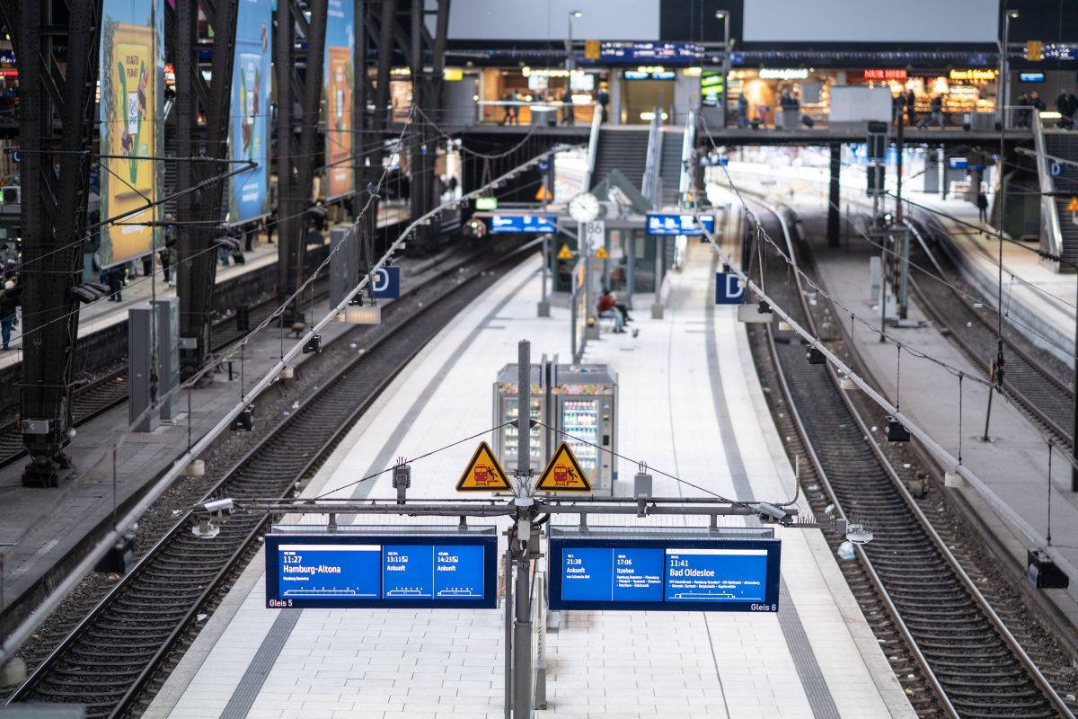 Streik legt Deutsche Bahn in Hamburg lahm.