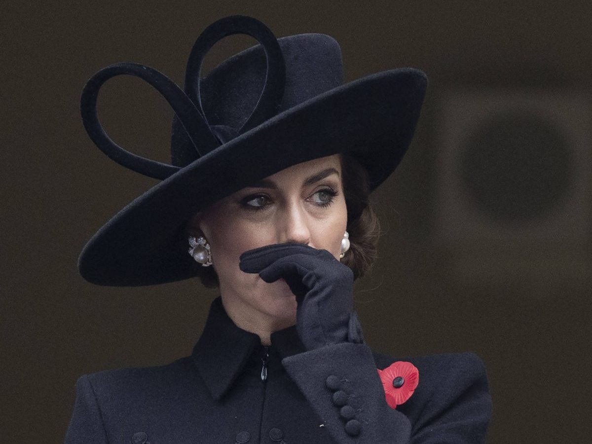 Neben Verschwörungstheorien und Affären-Vorwürfen ihres Mannes sieht sich Kate Middleton mit einem weiteren Tiefschlag konfrontiert...