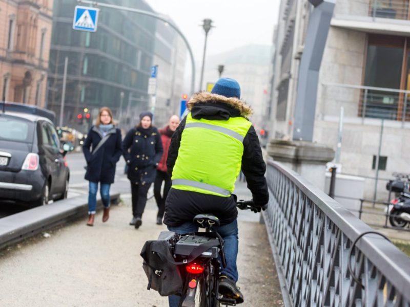 Hamburg: Der Anzeigenhauptmeister ist da – und wird von Autofahrern bedroht! „Sein Ende“