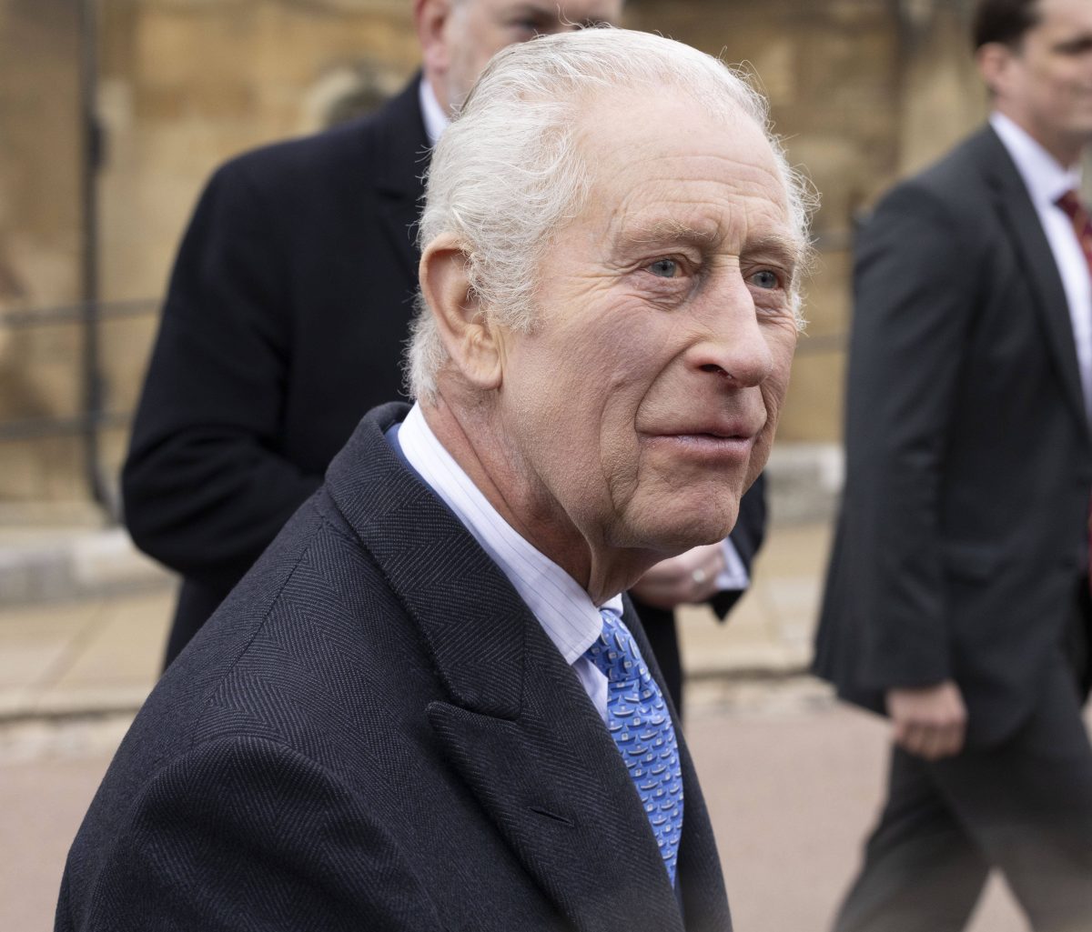 König Charles III.: Die Polizei warnt den Monarchen aktuell.