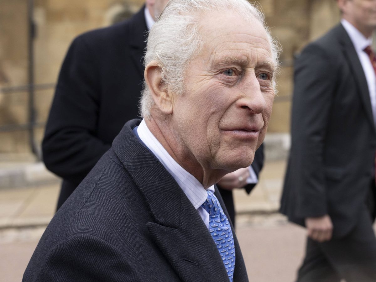 König Charles III.: Die Polizei warnt den Monarchen aktuell.