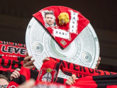 Bayer Leverkusen ist Deutscher Meister.
