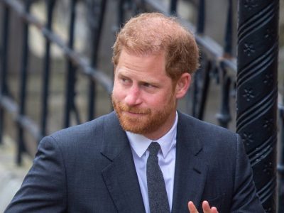 Schon bald reist Prinz Harry in seine Heimat zurück - ohne Frau und Kinder im Gepäck. Das wird den Royal nun erwarten...